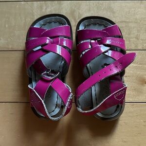 Chic Fuchsia Kids Sandals